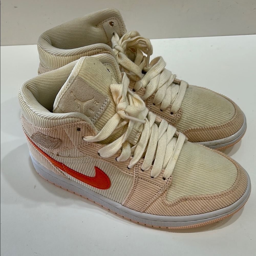 Air Jordan 1 Mid SE
'Corduroy'